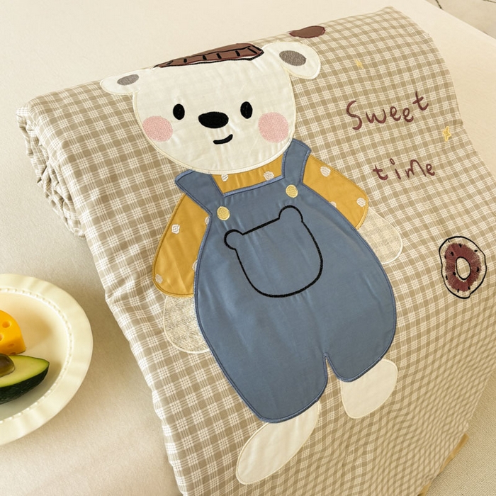 91家纺网 家纺一手货源 找家纺 鸣升家纺  2025新款精梳全棉纯棉绣花夏被夏凉被空调被 熊可爱