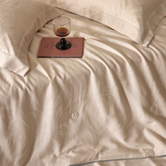 91家纺网 家纺一手货源 找家纺 黛舒家居 2025新款60S兰精天丝精美提花夏被-艾迪斯 艾迪斯-香槟