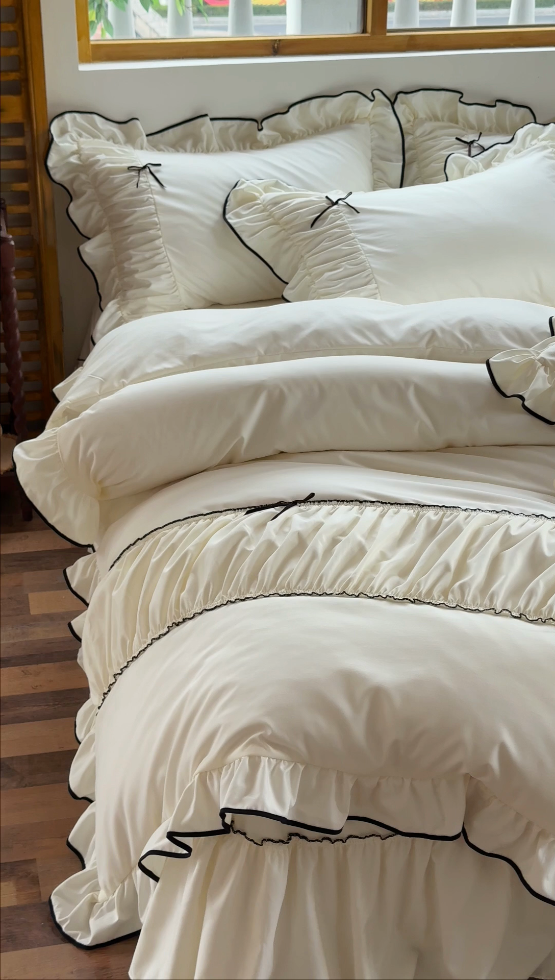 91家纺网 家纺一手货源 找家纺 2025秋冬新款A类母婴级法式风忆棉床裙床笠四件套 琉眠-华贵米