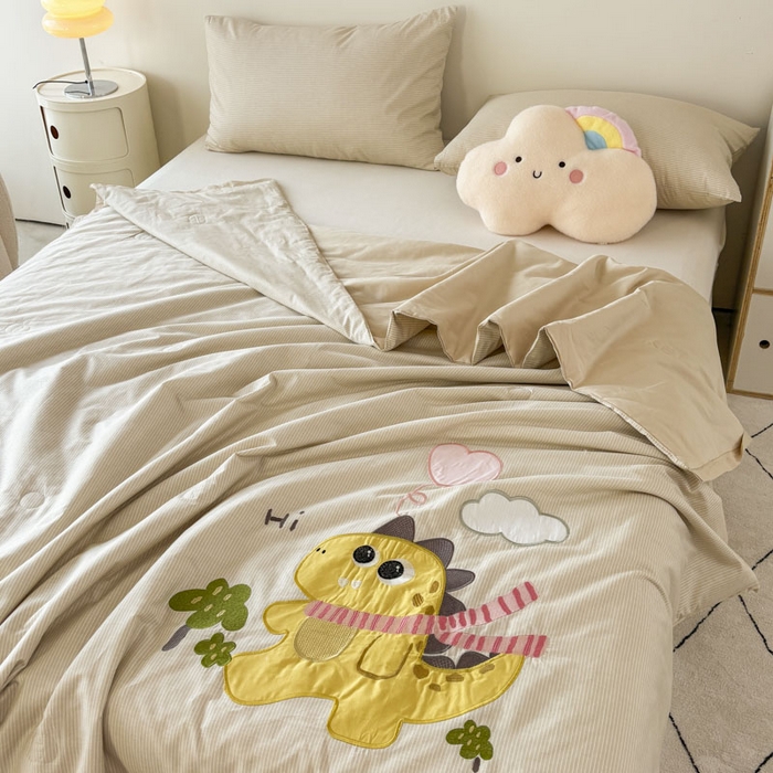 91家纺网 家纺一手货源 找家纺 鸣升家纺  2025新款精梳全棉纯棉绣花夏被夏凉被空调被 围巾龙龙