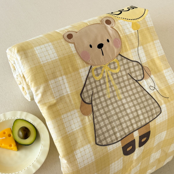 91家纺网 家纺一手货源 找家纺 鸣升家纺  2025新款精梳全棉纯棉绣花夏被夏凉被空调被 呆萌熊宝