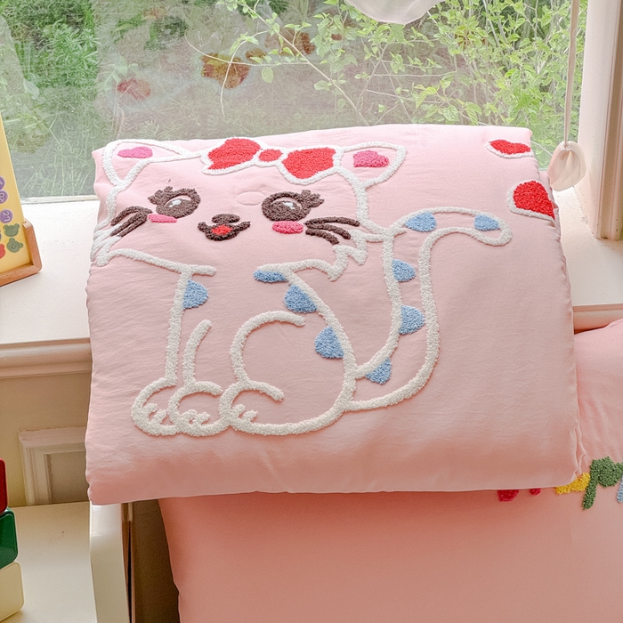 91家纺网 家纺一手货源 找家纺 2025新款水洗棉毛巾绣夏被卡通夏凉被薄被子 粉白-幸运猫