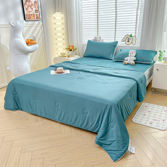 91家纺网 家纺一手货源 找家纺 慕木家纺 2025新款小冰熊凉感冰丝凉席夏被四件套 床笠款 宾利蓝