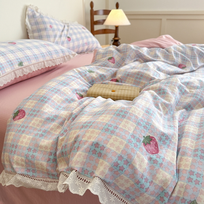 91家纺网 家纺一手货源 找家纺 一霖家纺 2025新款云感双层纱花边款四件套 草莓少女