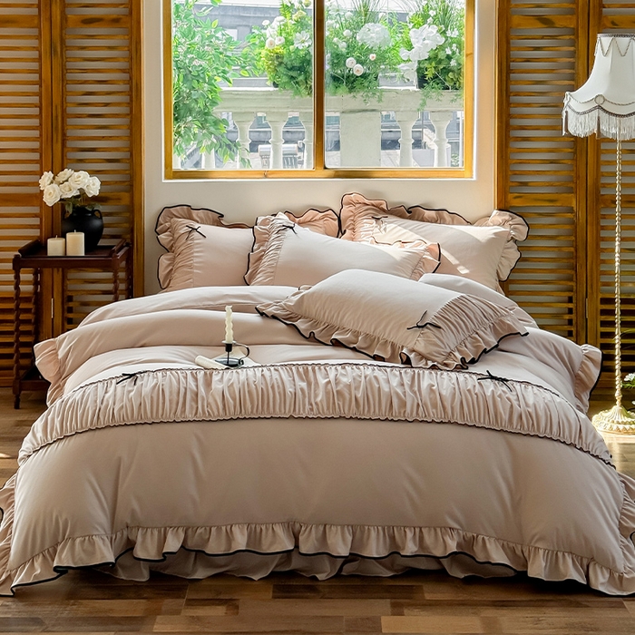 91家纺网 家纺一手货源 找家纺 2025秋冬新款A类母婴级法式风忆棉床裙床笠四件套 琉眠-棕雅咖