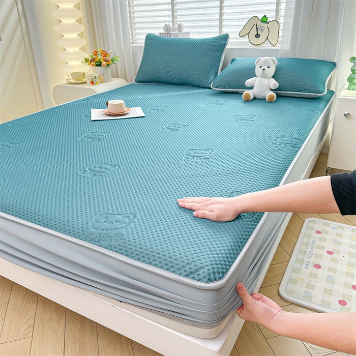 91家纺网 家纺一手货源 找家纺 慕木家纺 2025新款小冰熊凉感冰丝凉席夏被四件套 床笠款 宾利蓝