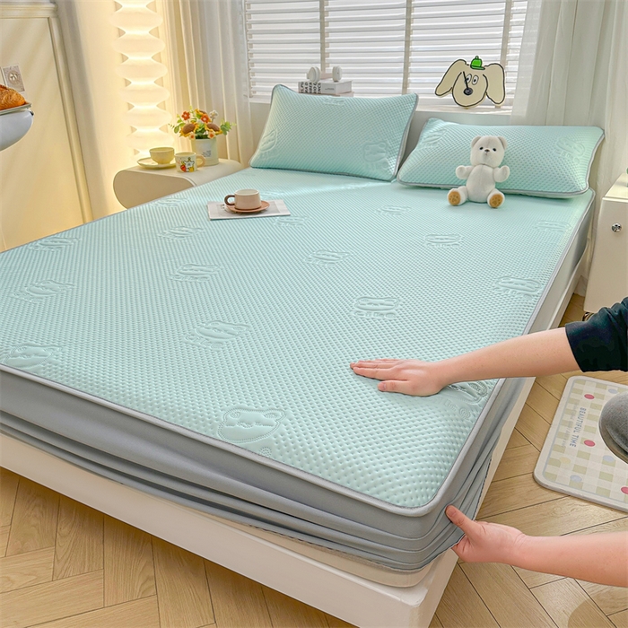 91家纺网 家纺一手货源 找家纺 慕木家纺 2025新款小冰熊凉感冰丝凉席夏被四件套 床笠款 天空蓝