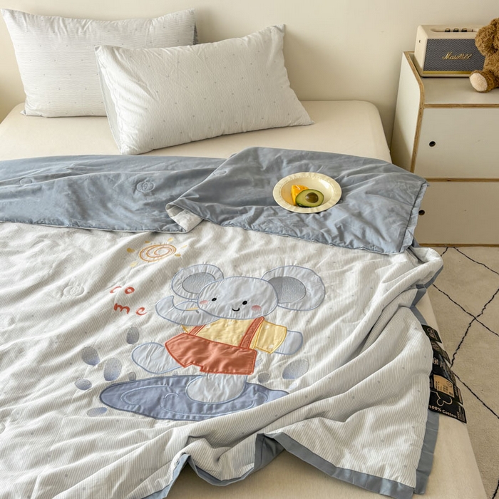 91家纺网 家纺一手货源 找家纺 鸣升家纺  2025新款精梳全棉纯棉绣花夏被夏凉被空调被 俏皮象