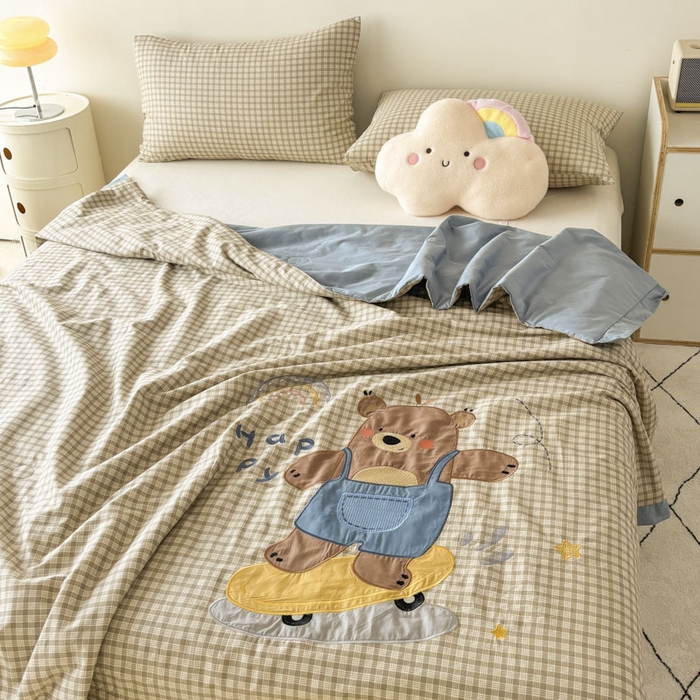 91家纺网 家纺一手货源 找家纺 鸣升家纺  2025新款精梳全棉纯棉绣花夏被夏凉被空调被 滑板熊