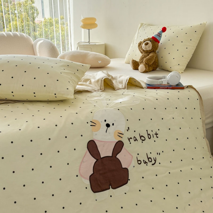 91家纺网 家纺一手货源 找家纺 鸣升家纺  2025新款精梳全棉纯棉绣花夏被夏凉被空调被 可爱小兔