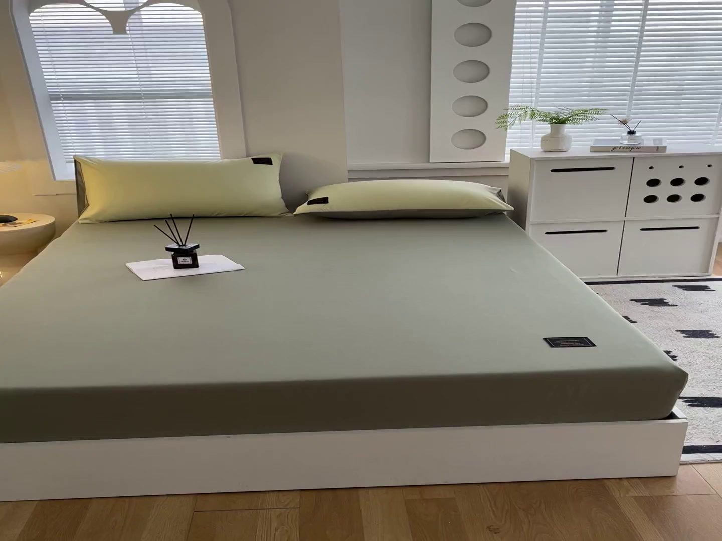 91家纺网 家纺一手货源 找家纺 恋之语 2025新款纯色亲肤舒适贴布标单床笠90克 芥末绿