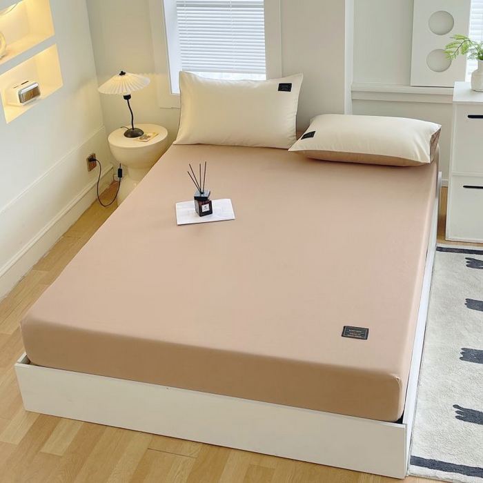 91家纺网 家纺一手货源 找家纺 恋之语 2025新款纯色亲肤舒适贴布标单床笠90克 卡其