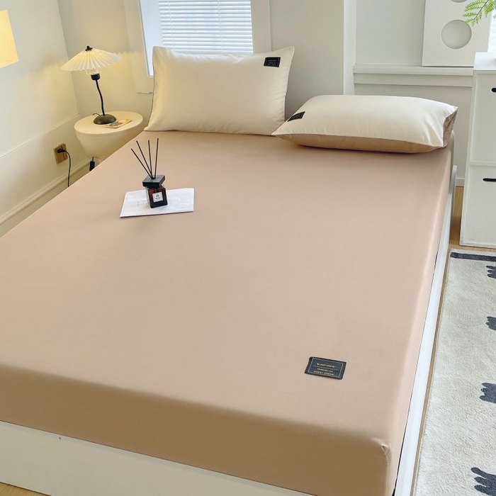 91家纺网 家纺一手货源 找家纺 恋之语 2025新款纯色亲肤舒适贴布标单床笠90克 卡其