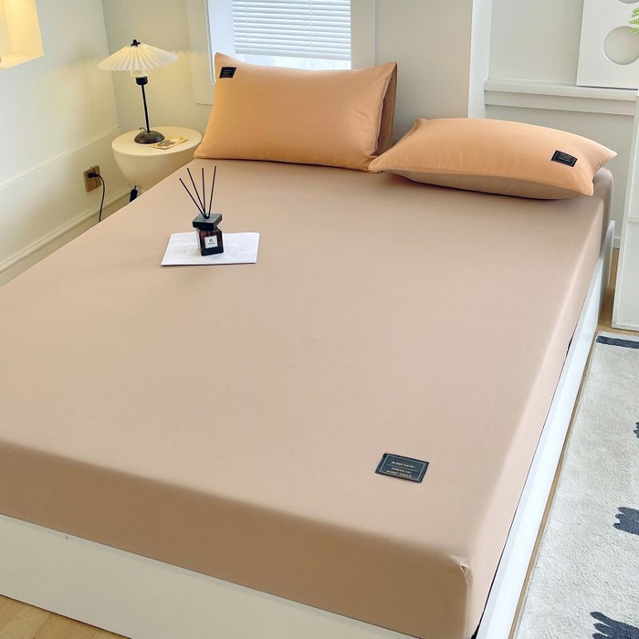 91家纺网 家纺一手货源 找家纺 恋之语 2025新款纯色亲肤舒适贴布标单床笠90克 卡其灰