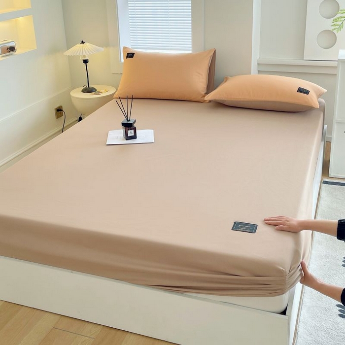 91家纺网 家纺一手货源 找家纺 恋之语 2025新款纯色亲肤舒适贴布标单床笠90克 卡其灰