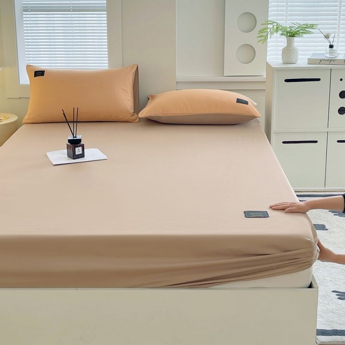 91家纺网 家纺一手货源 找家纺 恋之语 2025新款纯色亲肤舒适贴布标单床笠90克 卡其灰