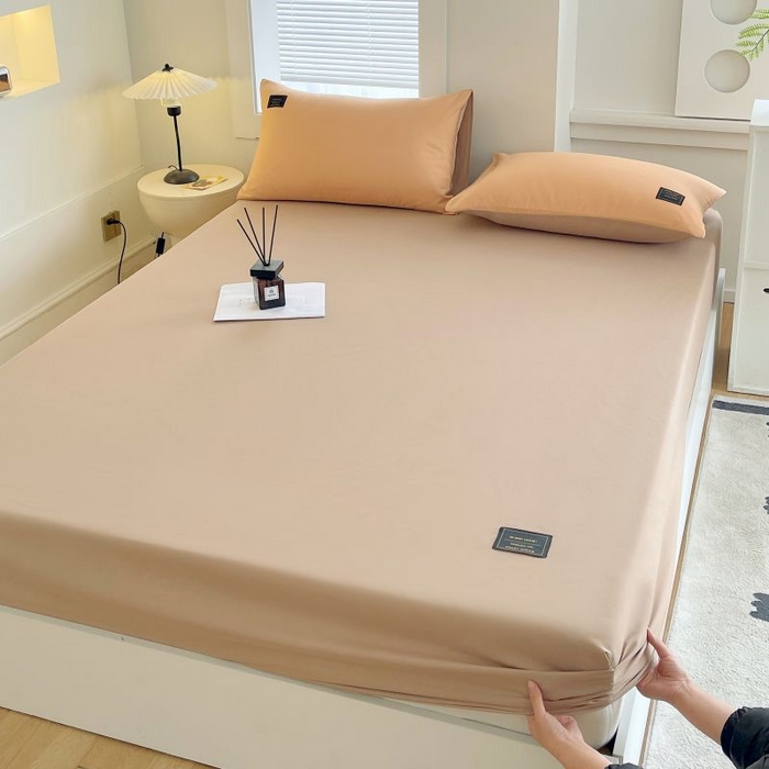 91家纺网 家纺一手货源 找家纺 恋之语 2025新款纯色亲肤舒适贴布标单床笠90克 卡其灰