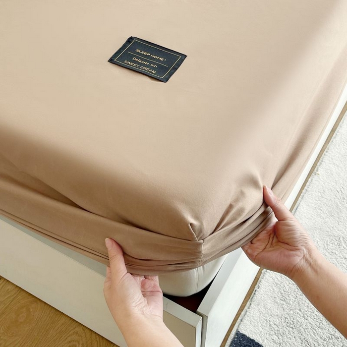 91家纺网 家纺一手货源 找家纺 恋之语 2025新款纯色亲肤舒适贴布标单床笠90克 卡其灰