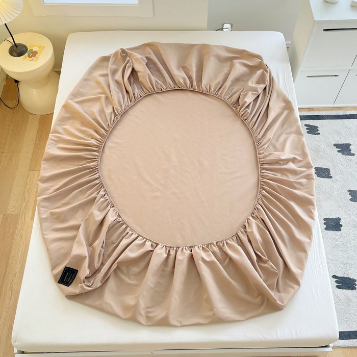 91家纺网 家纺一手货源 找家纺 恋之语 2025新款纯色亲肤舒适贴布标单床笠90克 卡其灰