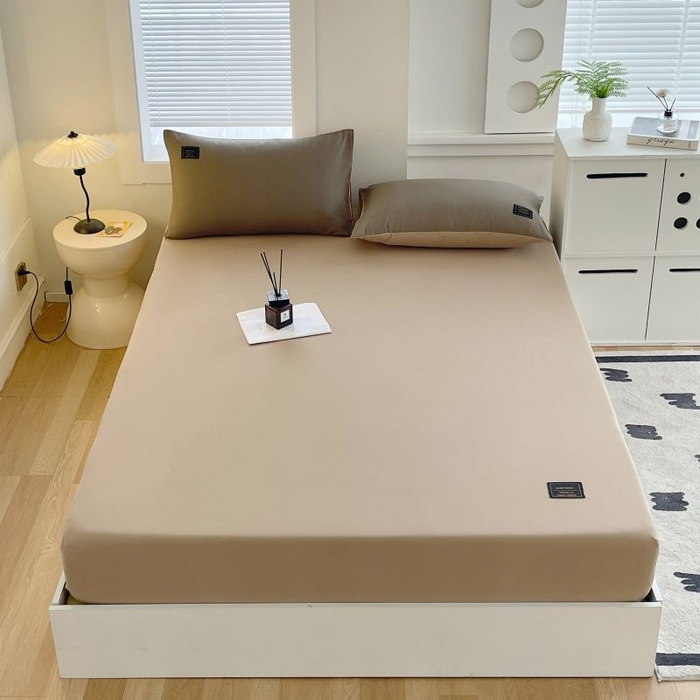 91家纺网 家纺一手货源 找家纺 恋之语 2025新款纯色亲肤舒适贴布标单床笠90克 卡其灰2