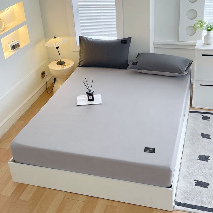 91家纺网 家纺一手货源 找家纺 恋之语 2025新款纯色亲肤舒适贴布标单床笠90克 浅灰