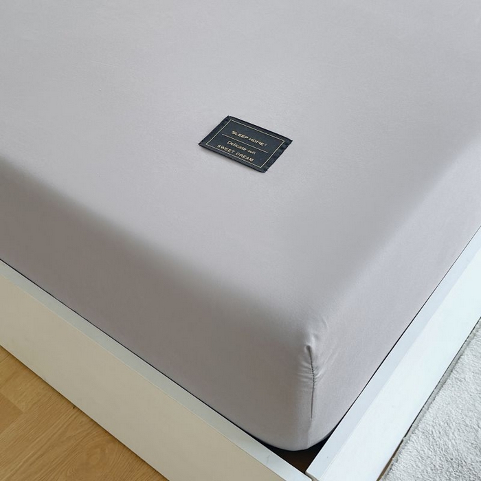 91家纺网 家纺一手货源 找家纺 恋之语 2025新款纯色亲肤舒适贴布标单床笠90克 浅灰