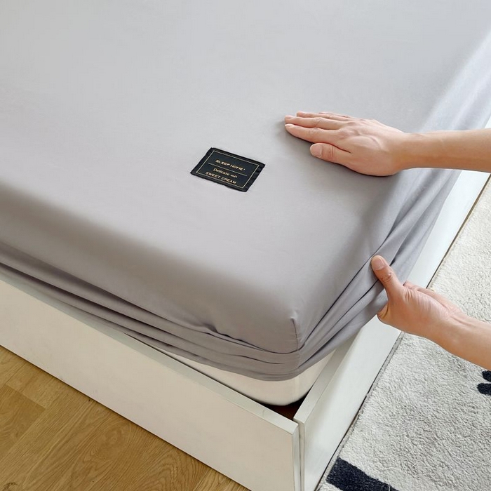 91家纺网 家纺一手货源 找家纺 恋之语 2025新款纯色亲肤舒适贴布标单床笠90克 浅灰