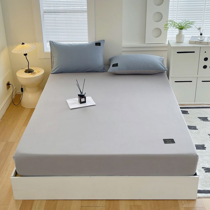 91家纺网 家纺一手货源 找家纺 恋之语 2025新款纯色亲肤舒适贴布标单床笠90克 浅灰+蓝