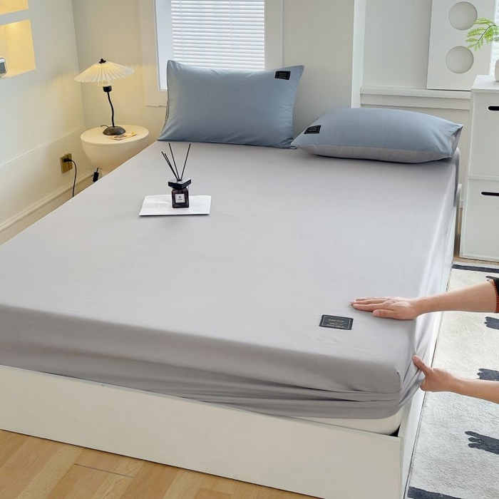 91家纺网 家纺一手货源 找家纺 恋之语 2025新款纯色亲肤舒适贴布标单床笠90克 浅灰+蓝