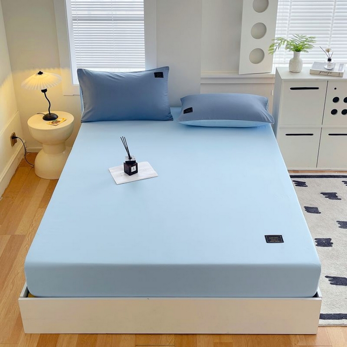 91家纺网 家纺一手货源 找家纺 恋之语 2025新款纯色亲肤舒适贴布标单床笠90克 浅蓝