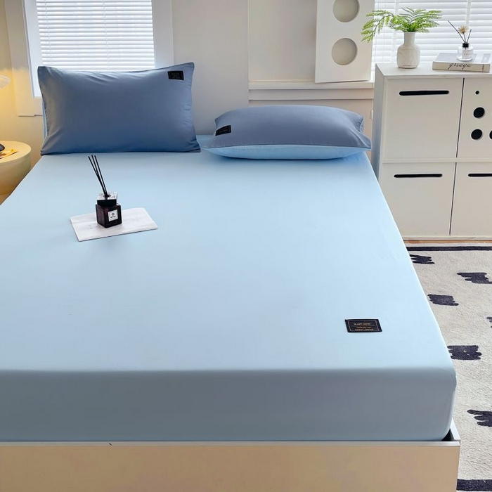 91家纺网 家纺一手货源 找家纺 恋之语 2025新款纯色亲肤舒适贴布标单床笠90克 浅蓝