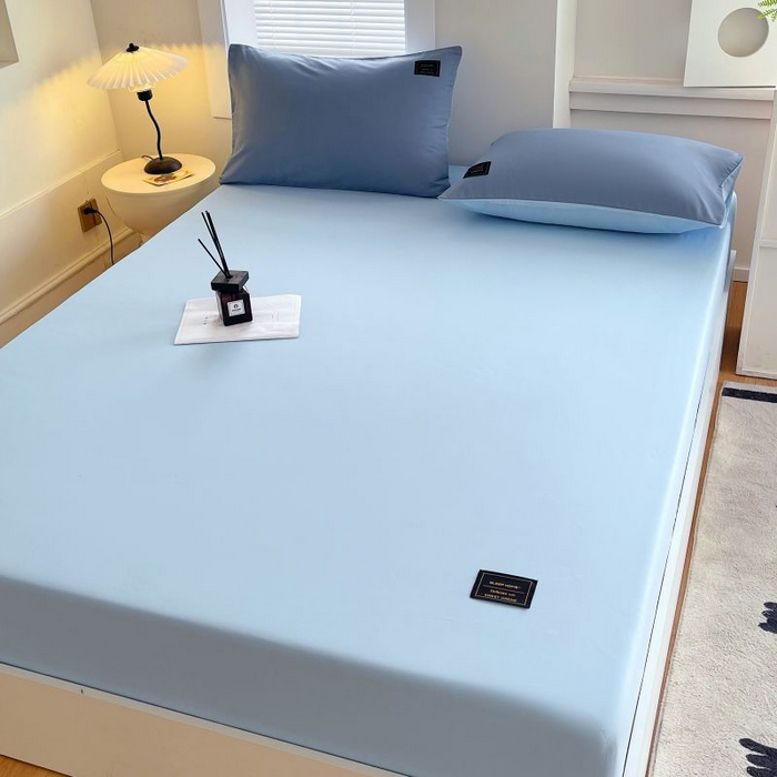 91家纺网 家纺一手货源 找家纺 恋之语 2025新款纯色亲肤舒适贴布标单床笠90克 浅蓝