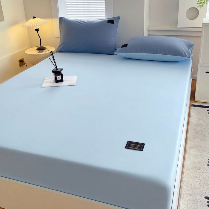 91家纺网 家纺一手货源 找家纺 恋之语 2025新款纯色亲肤舒适贴布标单床笠90克 浅蓝