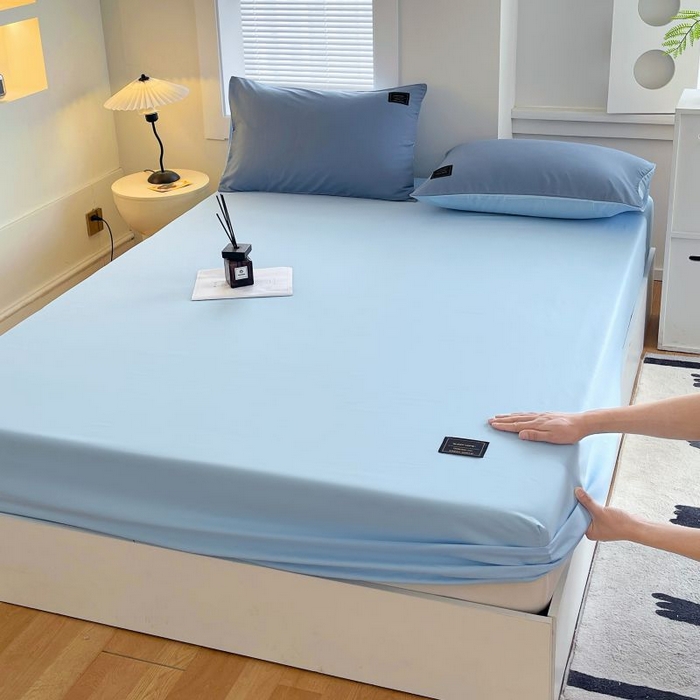 91家纺网 家纺一手货源 找家纺 恋之语 2025新款纯色亲肤舒适贴布标单床笠90克 浅蓝