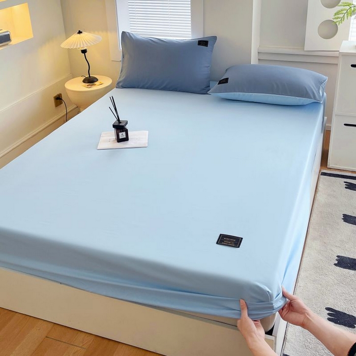 91家纺网 家纺一手货源 找家纺 恋之语 2025新款纯色亲肤舒适贴布标单床笠90克 浅蓝