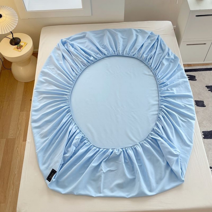 91家纺网 家纺一手货源 找家纺 恋之语 2025新款纯色亲肤舒适贴布标单床笠90克 浅蓝