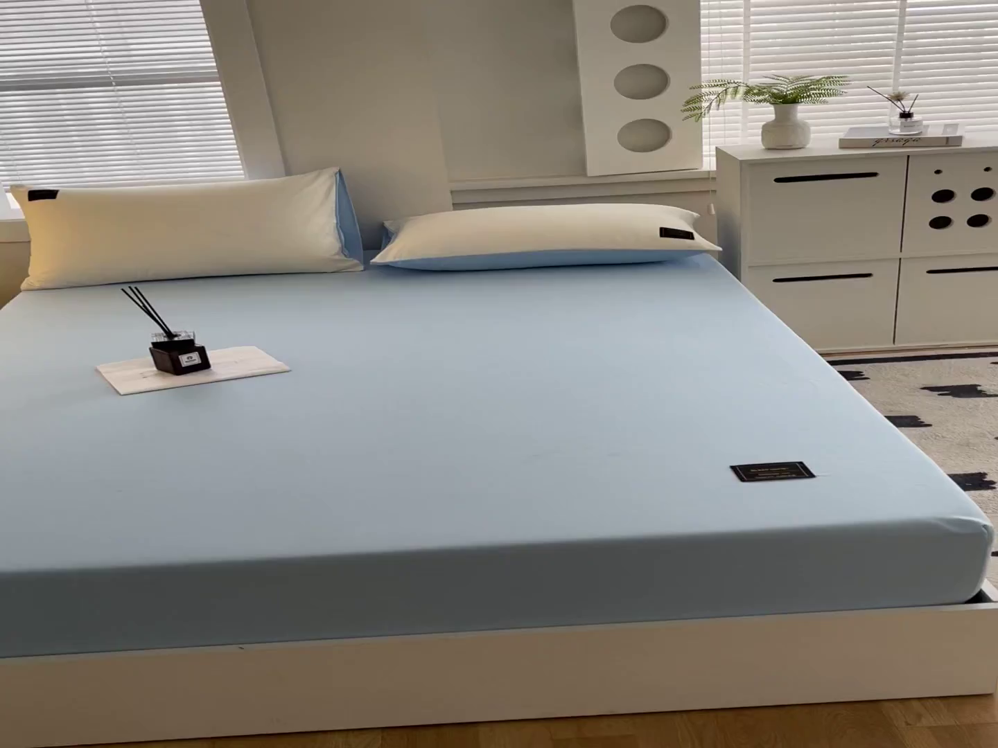 91家纺网 家纺一手货源 找家纺 恋之语 2025新款纯色亲肤舒适贴布标单床笠90克 浅蓝2