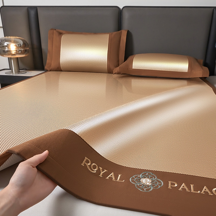 91家纺网 家纺一手货源 找家纺 全季家居 2025新款A类抗菌防螨幸运星系列冰藤席凉席席子 金咖 床席