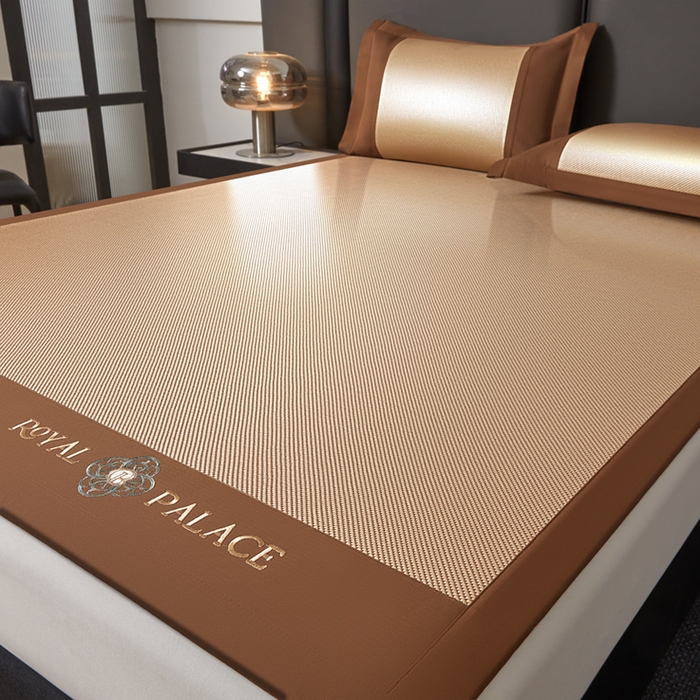 91家纺网 家纺一手货源 找家纺 全季家居 2025新款A类抗菌防螨幸运星系列冰藤席凉席席子 金咖 床席