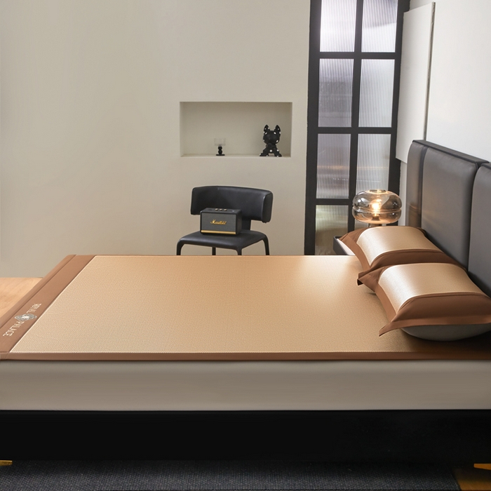 91家纺网 家纺一手货源 找家纺 全季家居 2025新款A类抗菌防螨幸运星系列冰藤席凉席席子 金咖 床席