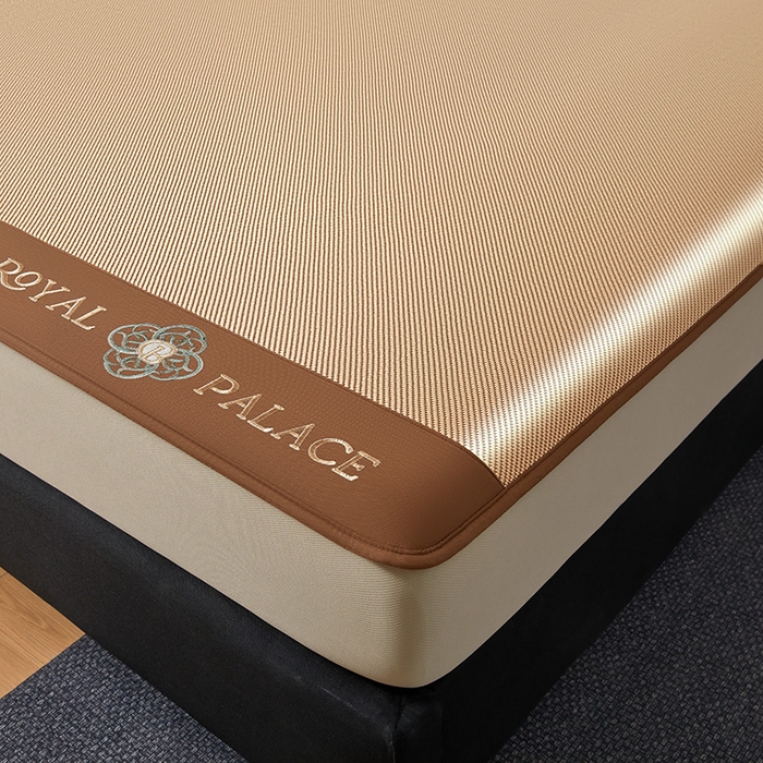 91家纺网 家纺一手货源 找家纺 全季家居 2025新款A类抗菌防螨幸运星系列冰藤席凉席席子 金咖 床笠