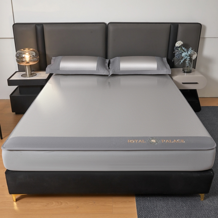 91家纺网 家纺一手货源 找家纺 全季家居 2025新款A类抗菌防螨幸运星系列冰藤席凉席席子 银灰 床笠