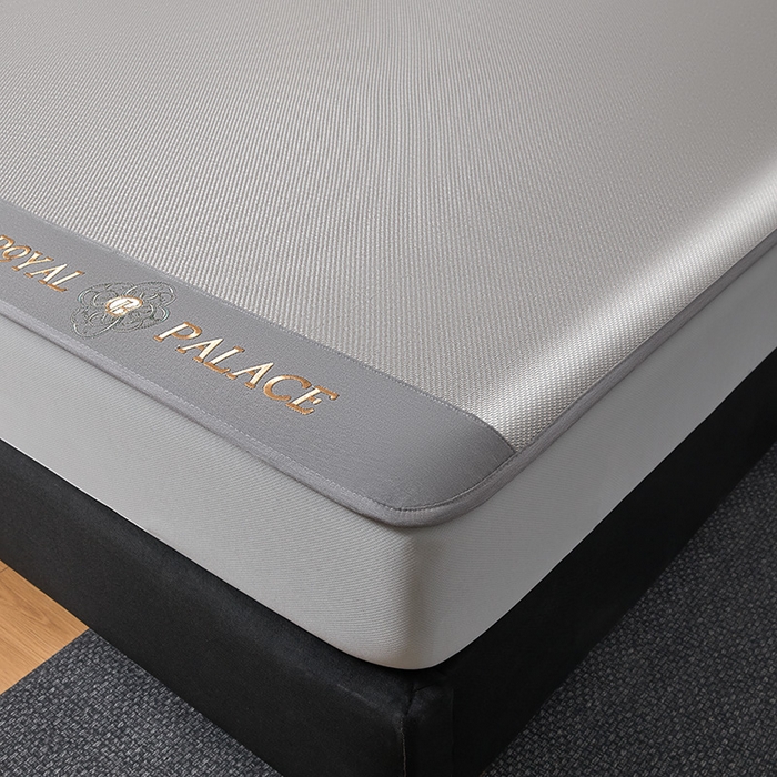 91家纺网 家纺一手货源 找家纺 全季家居 2025新款A类抗菌防螨幸运星系列冰藤席凉席席子 银灰 床笠