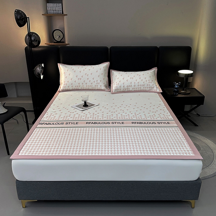 91家纺网 家纺一手货源 找家纺 全季家居 2025新款A类轻奢系列数码印花冰藤席凉席席子 千鸟格-淡粉 床席