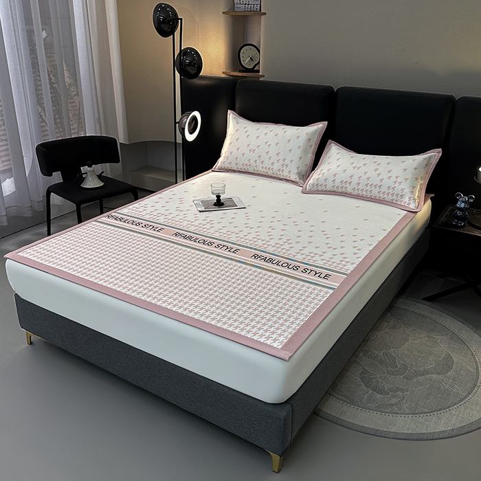 91家纺网 家纺一手货源 找家纺 全季家居 2025新款A类轻奢系列数码印花冰藤席凉席席子 千鸟格-淡粉 床席