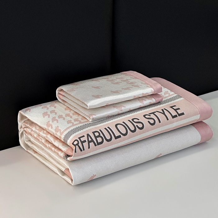 91家纺网 家纺一手货源 找家纺 全季家居 2025新款A类轻奢系列数码印花冰藤席凉席席子 千鸟格-淡粉 床席