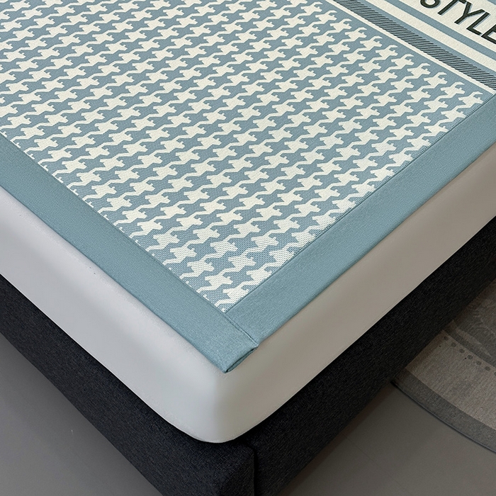 91家纺网 家纺一手货源 找家纺 全季家居 2025新款A类轻奢系列数码印花冰藤席凉席席子 千鸟格-深蓝 床席