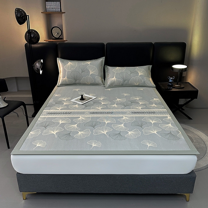 91家纺网 家纺一手货源 找家纺 全季家居 2025新款A类轻奢系列数码印花冰藤席凉席席子 杏叶语-灰金 床席