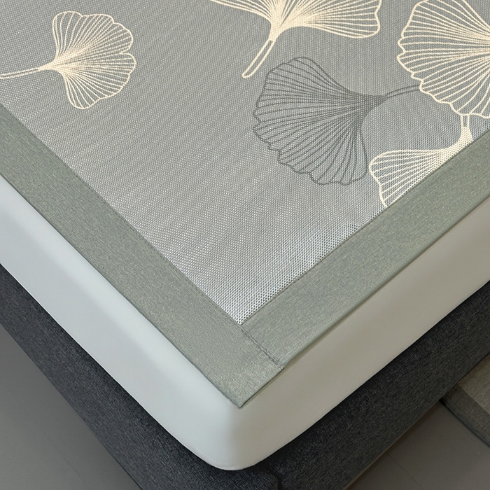 91家纺网 家纺一手货源 找家纺 全季家居 2025新款A类轻奢系列数码印花冰藤席凉席席子 杏叶语-灰金 床席