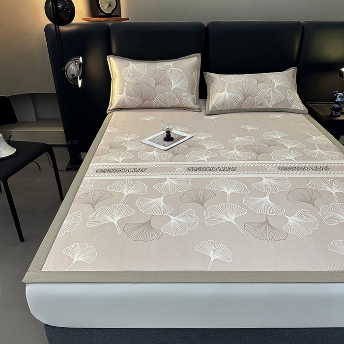 91家纺网 家纺一手货源 找家纺 全季家居 2025新款A类轻奢系列数码印花冰藤席凉席席子 杏叶语-浅咖 床席